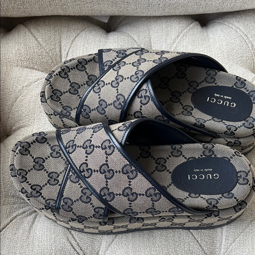 Gucci Women's Navy Blue and Cream Platform Sandals - Picture 3 of 8